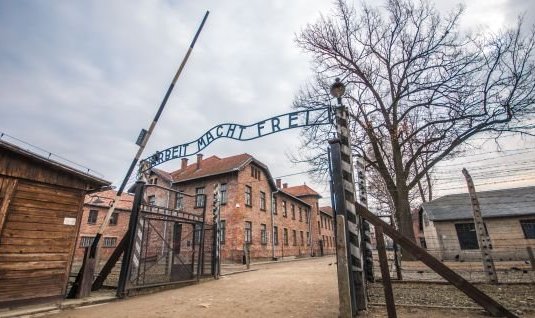 O campo de concentração em Auschwitz